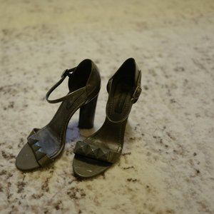 Marc Jacobs  3-stud grey Heels